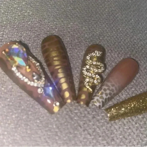 ✨Golden Glitter Snake Rhinestone Press-On Nails - Picture 2 of 5